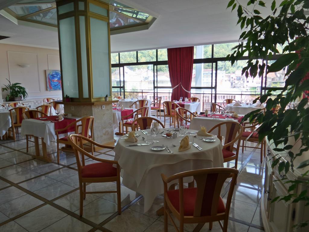 Jura Hotel Restaurant Le Panoramic Сен-Клод Екстериор снимка
