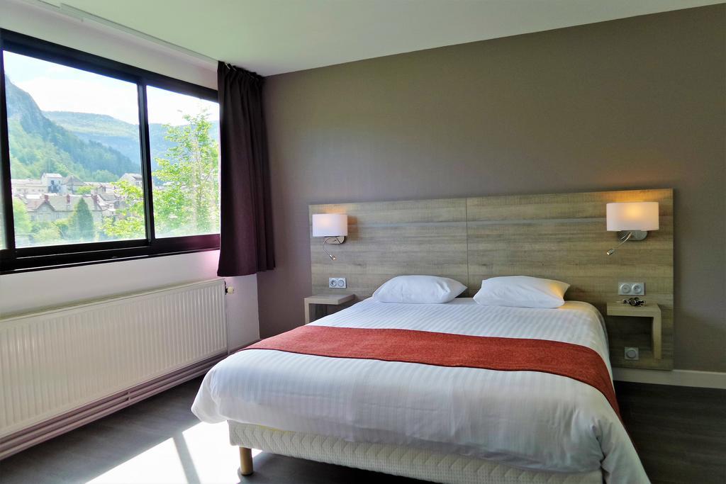 Jura Hotel Restaurant Le Panoramic Сен-Клод Екстериор снимка